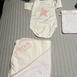 Golden Goose Kids 3-6 months 
Golden Goose Kids Star Printed Baby